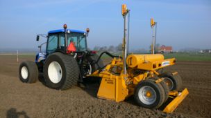 Kilver mekos om zand en korrelbanen aan te leggen.....