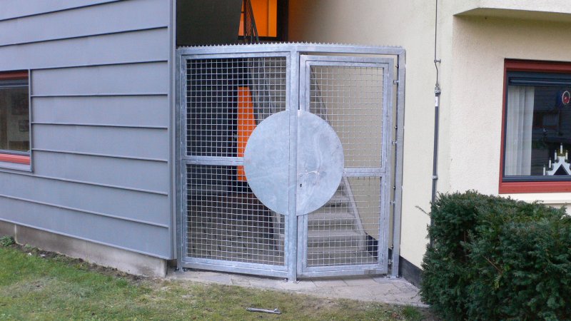 Mekos maakt afsluitpoorten trappenhuis.....