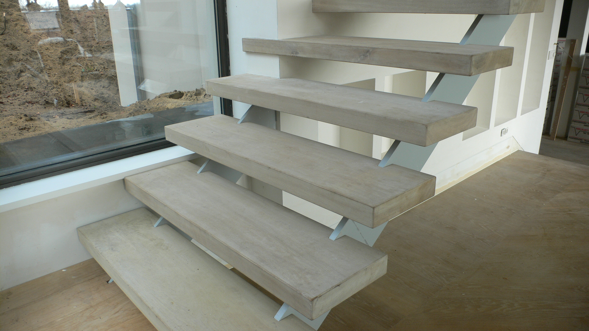 Nieuwe trappen door Mekos Schagerbrug..........