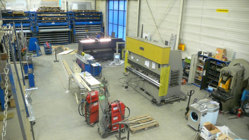 Metaal afhaalmagazijn Mekos..............