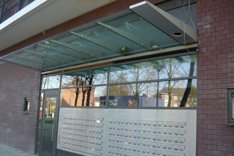 Glas en aluminium luifels.............. dan naar Mekos Schagerbrug