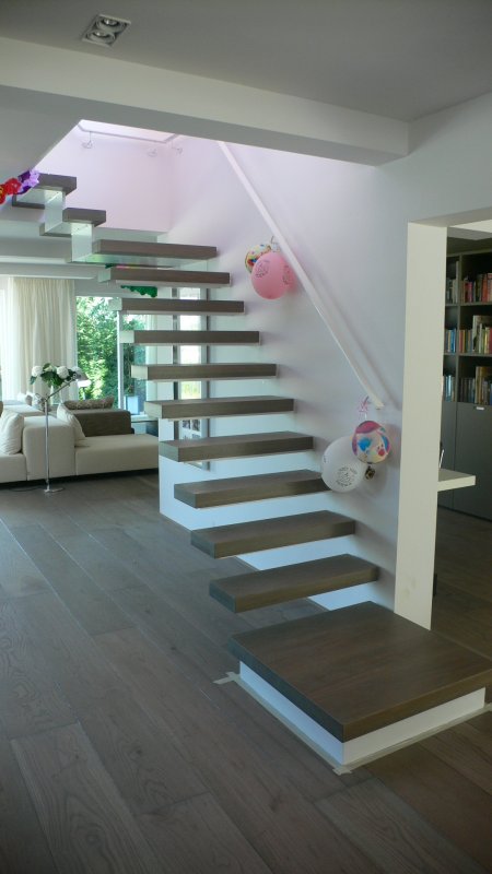 Zwevende trappen...?  dan naar Mekos...