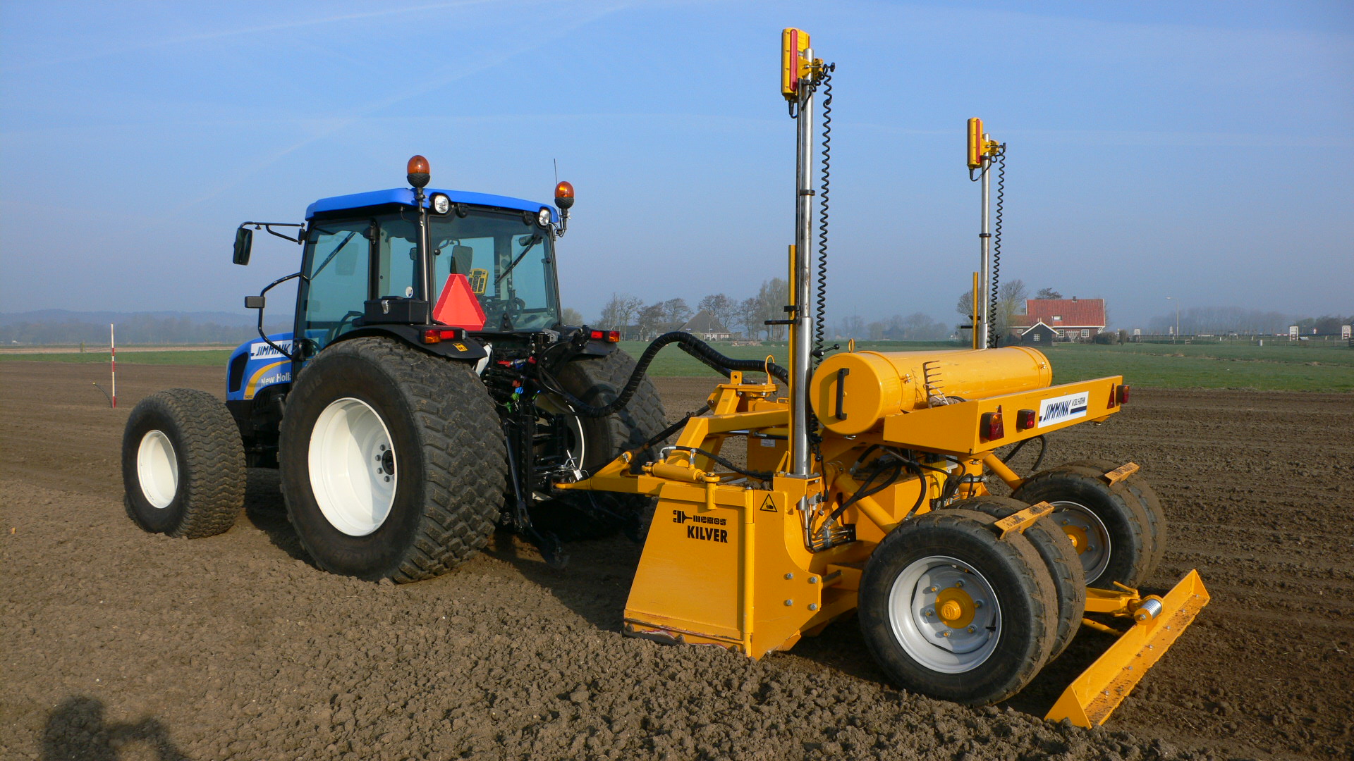 Kilver mekos om zand en korrelbanen aan te leggen.....