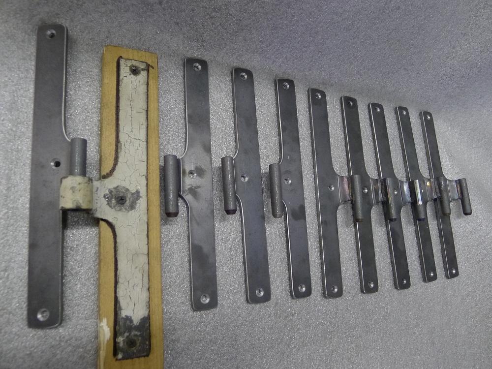 Scharnieren op maat gemaakt bij Mekos Schagerbrug.......