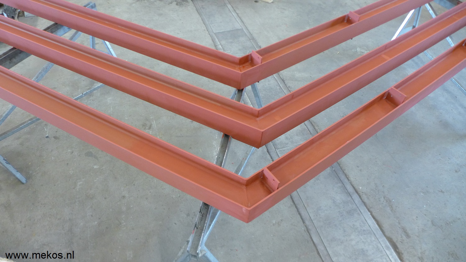 Stalen balken ?  dan naar mekos schagerbrug.........