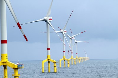 Onderdelen voor windmolens plaatsen